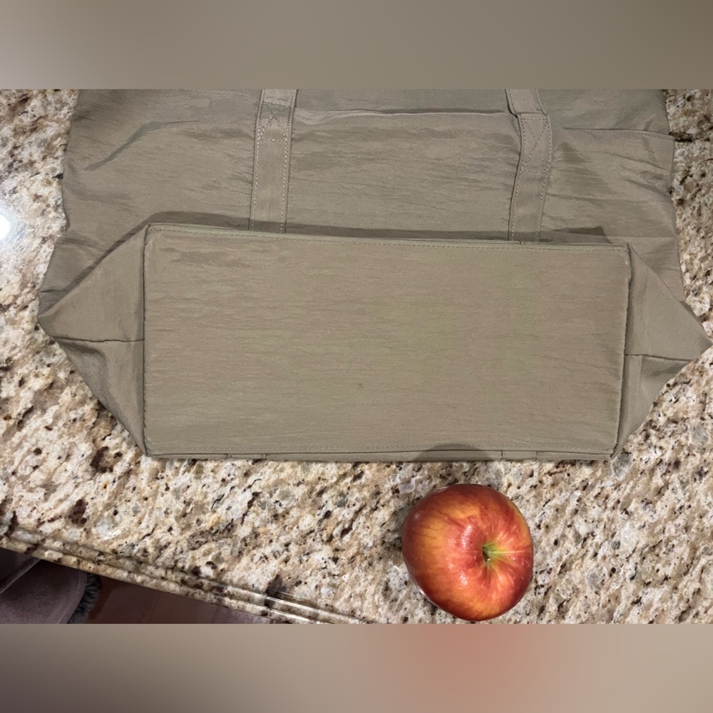 BAGGALLINI nylon tote, like new! - Picture 6 of 10